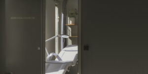 Foto som visar en glimt av rummet till Skönhet på Klippstugan.